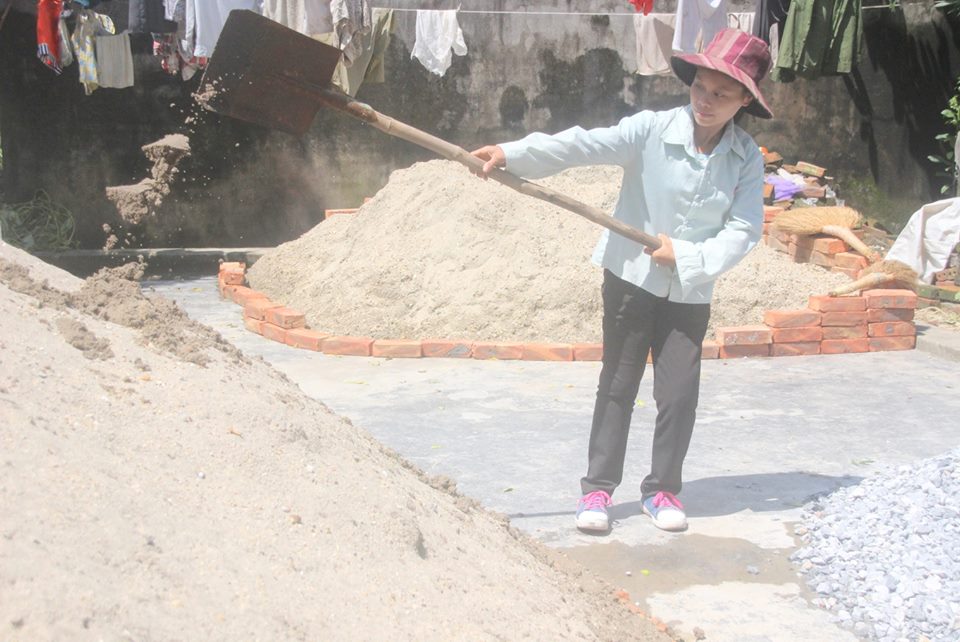 NGÀY CHỌI TRÂU, EM HẰNG KHỞI CÔNG XÂY NHÀ MỚI